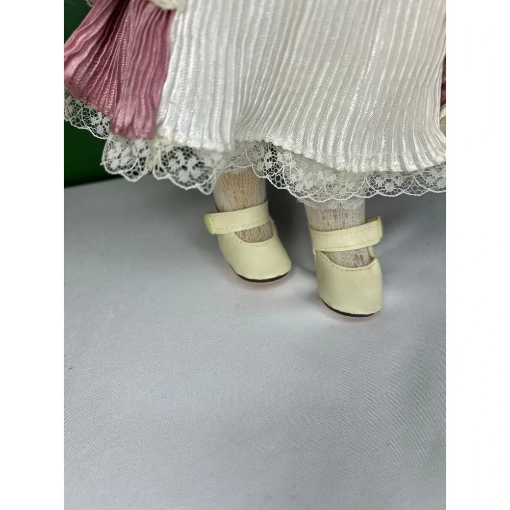 Duck House Heirloom Dolls Porcelain Doll Pink Lace Victorian Gown 2001 Nita Tag